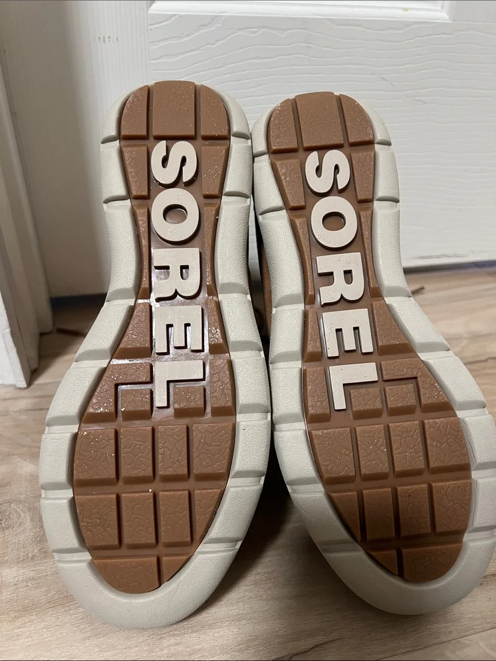 Sorel Explorer Joan Camel Brown Waterproof Boots Size 7